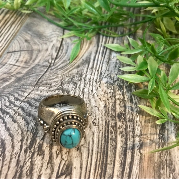 Jewelmint Jewelry - 💫jewelmint // turquoise & silver borgia ring 7/8